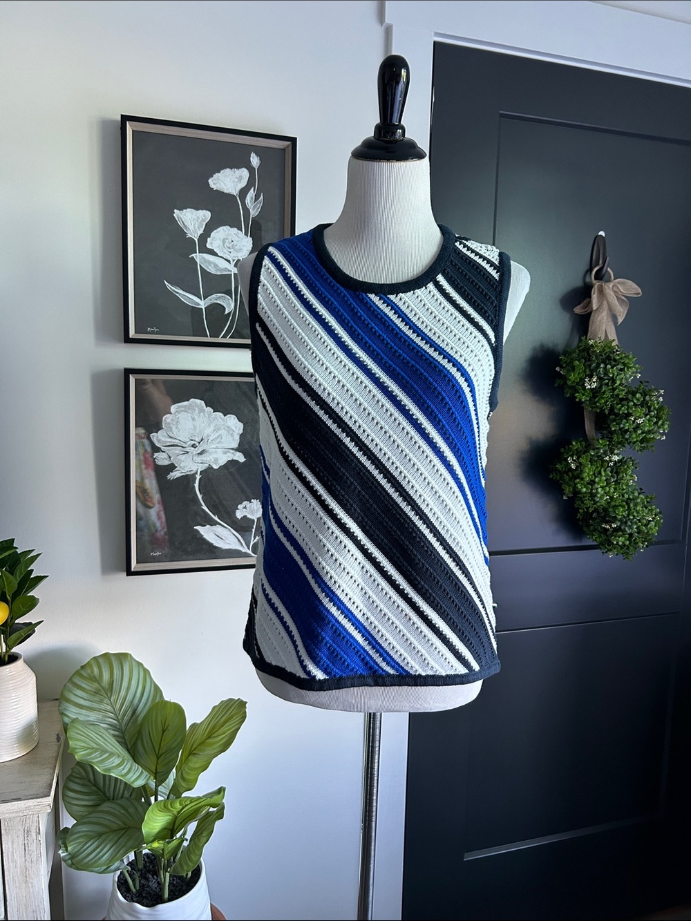🖤💙🆕 M Sleeveless Diagonal Stripe Knit Top in Blue, Black & White